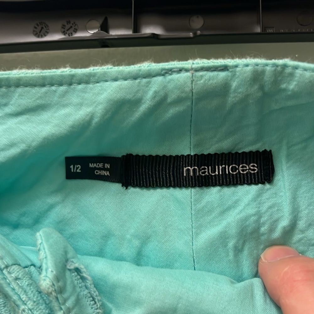 Maurice’s Women's Textured Aqua chino Shorts size 1/2 - Picture 2 of 9